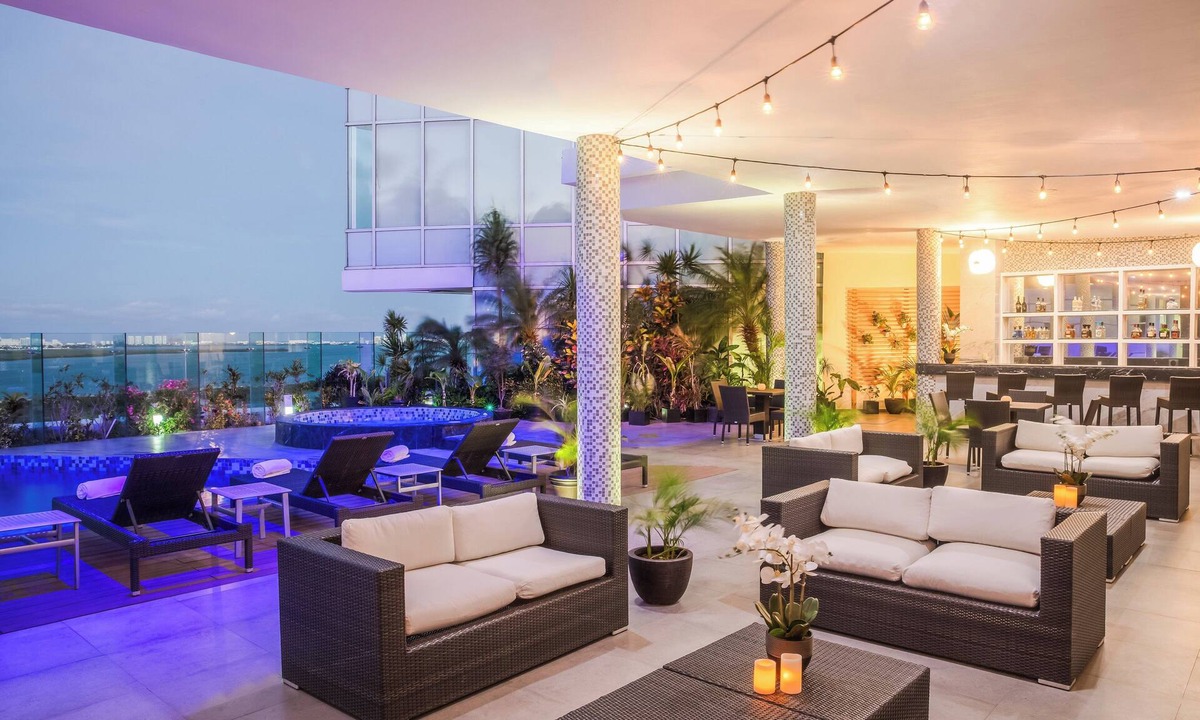 Downtown Cancun Hotel | Fiesta Inn Cancun Las Americas