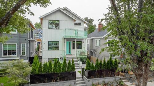 Riley Park House | FIFA 2026 vancouver luxury stay sleeps 7 free parking city center
