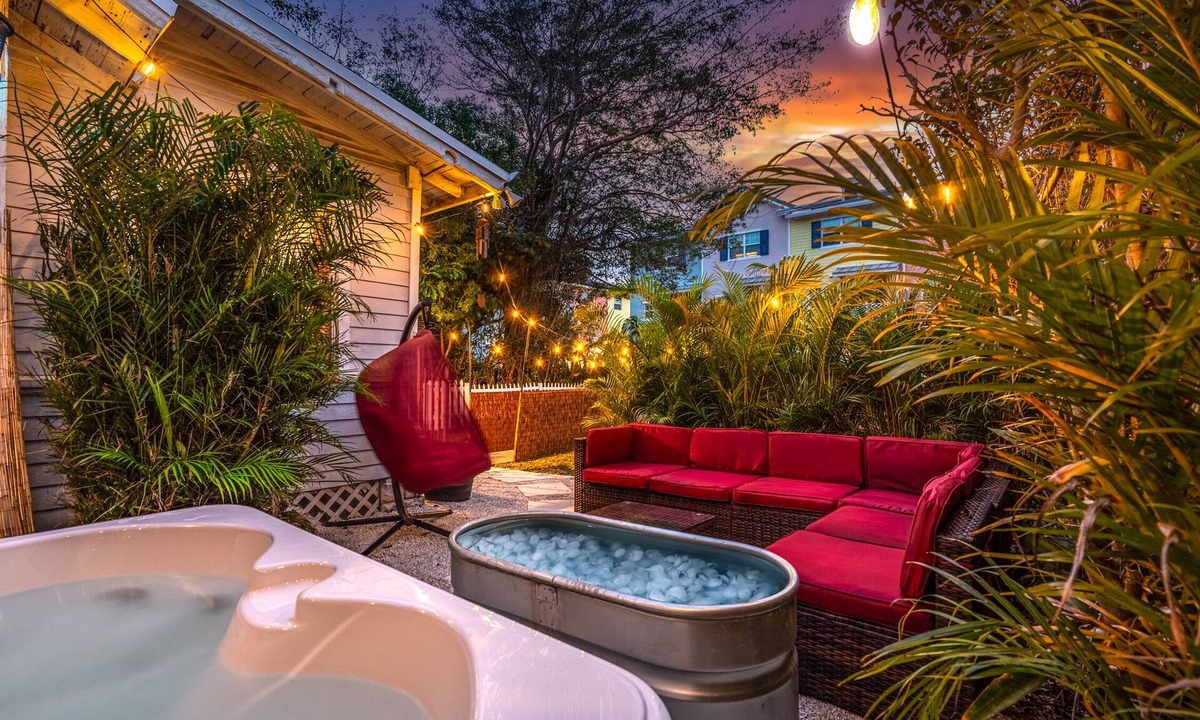 Mango Groves Cottage | MAJOR INTERNATIONAL SPORTING EVENT! Bio Hack & Beach! Sauna, Cold Plunge, HotTub