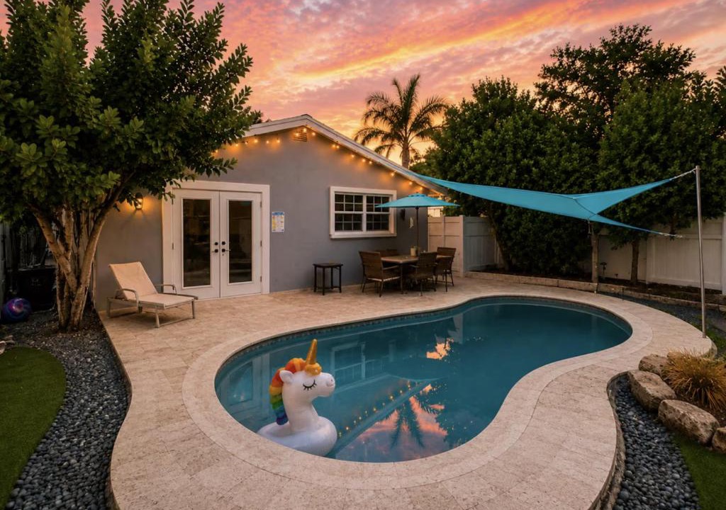 Royal Poinciana House | FIFA Bronze Match Private Pool Home Near Beach & Stadium Sleeps 8