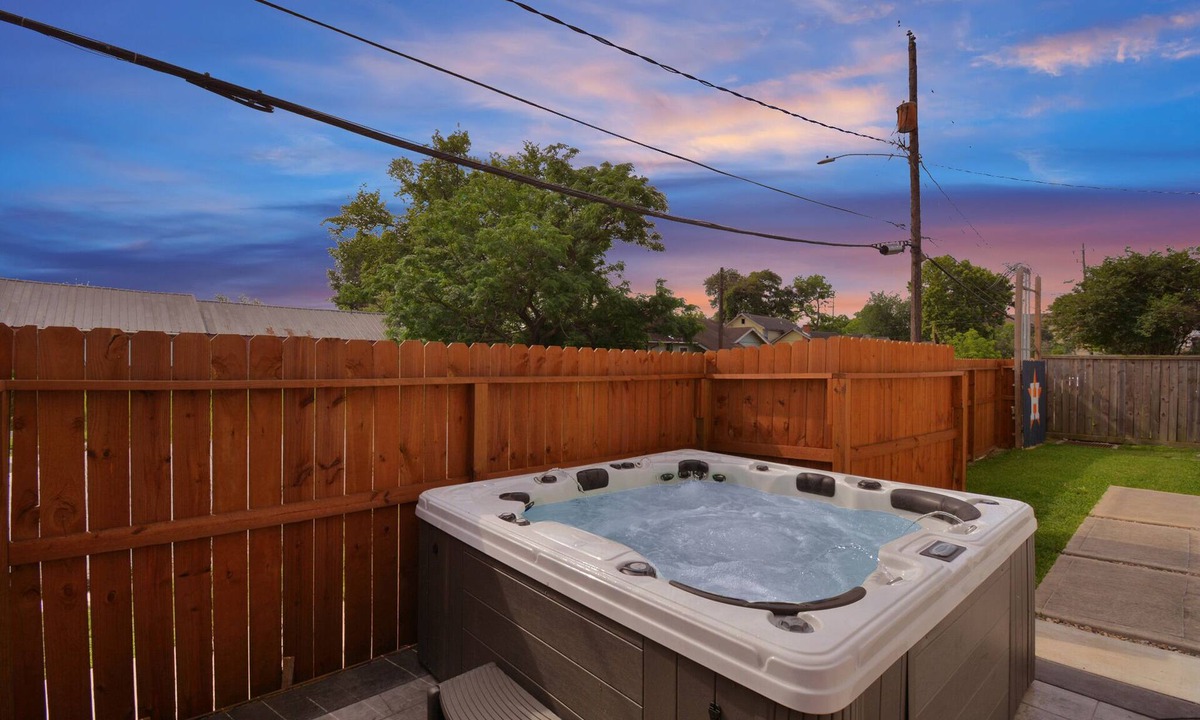 East Downtown Houston House | MAJOR INTERNATIONAL SPORTING EVENT COMMAND POST! ♨️Hot Tub along with Putting Green ♨️ EaDo Houston