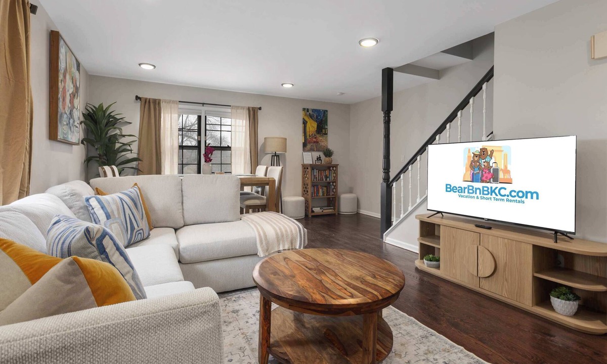 Independence House | MAJOR INTERNATIONAL SPORTING EVENT READY! 12Mins to GEHA Sleeps 8 KingBeds