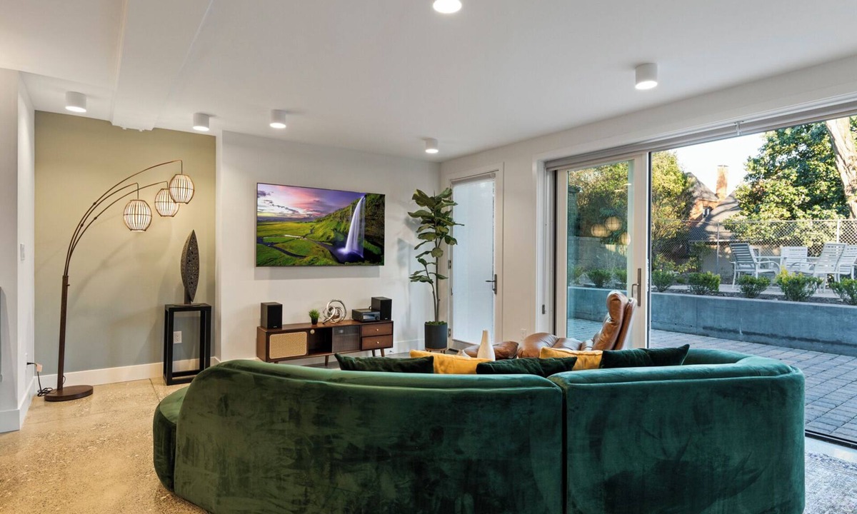 Wallingford House | FIFA Special + Walk to Dining + King Spa Ensuite + Gourmet Kitchen + BBQ