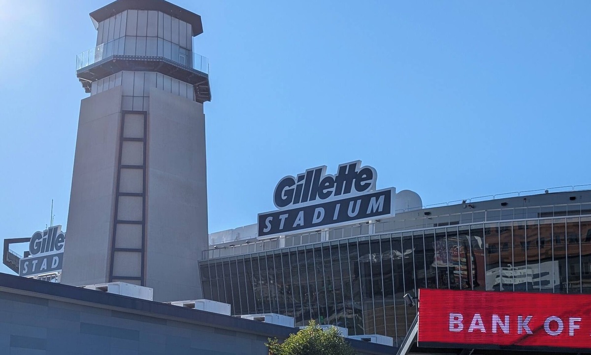 Foxboro Apartment | Major International Sporting Event lodging .07 walking distance to Gillette stadium and MBTA
