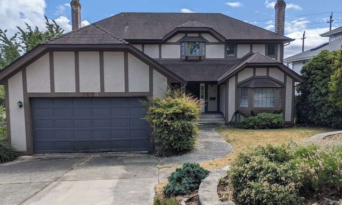 Burnaby House | Major international sporting event - 3500sqft House! Sleeps up to 16 people! Pet friendly.
