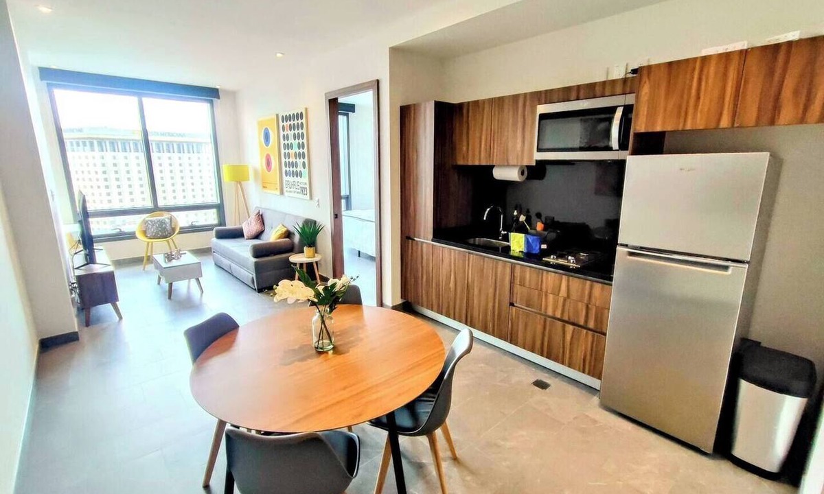 Cuauhtemoc Apartment | Major international sporting event City View Oasis: KS Bed, Pool, Hot Tub & Gym