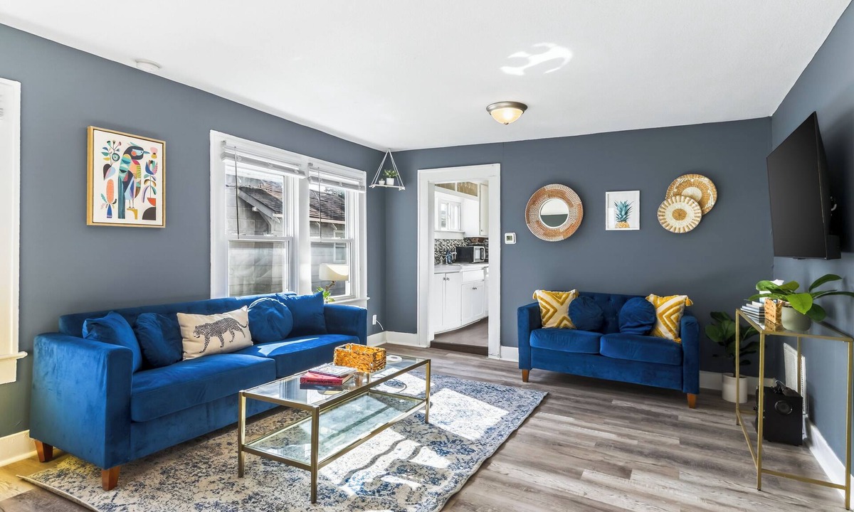 Lee's Summit House | Major international sporting event Stay Queen Bed + Office with futon