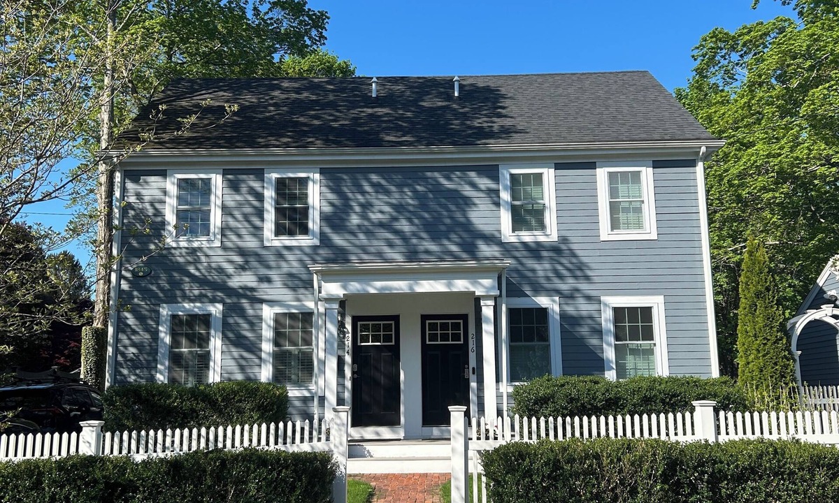 Dedham House | Major international sporting event Updated historic home located near Gillette Stadium.