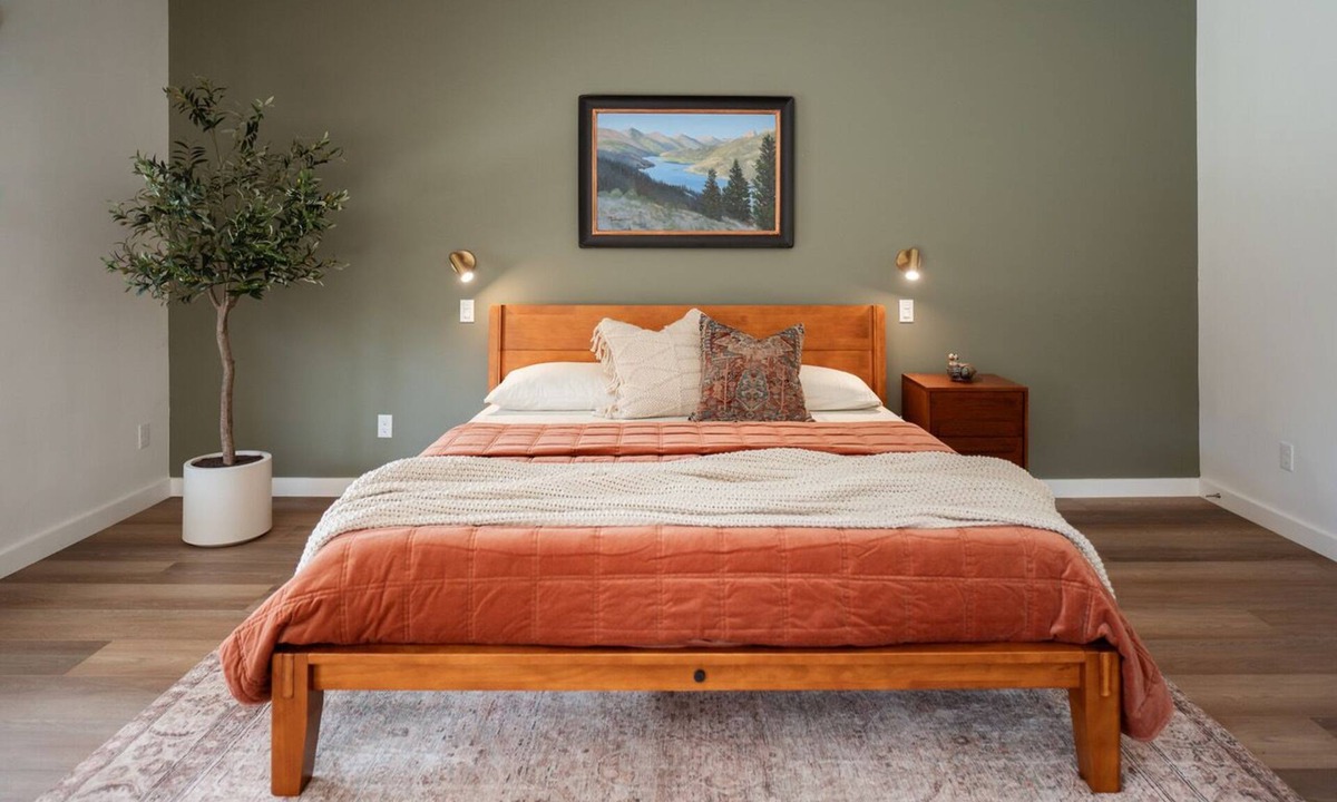 Fig Garden Apartment | Fig Studio Studio apartment walking distance from Fig Garden Village.