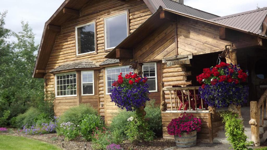 Victor Bed & Breakfast | Fin and Feather Inn