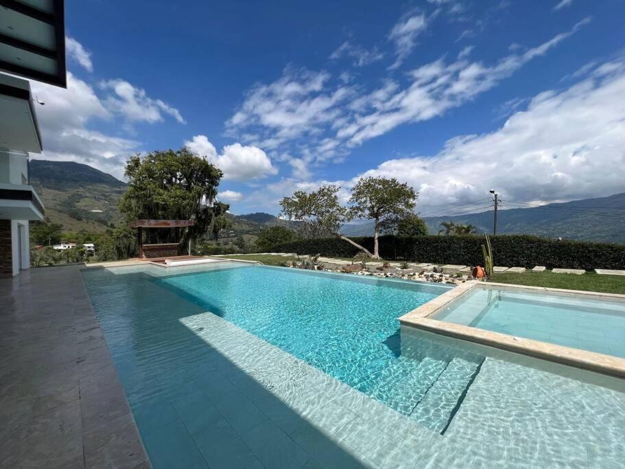 Copacabana Apartment | Finca de Lujo cerca de Medellín