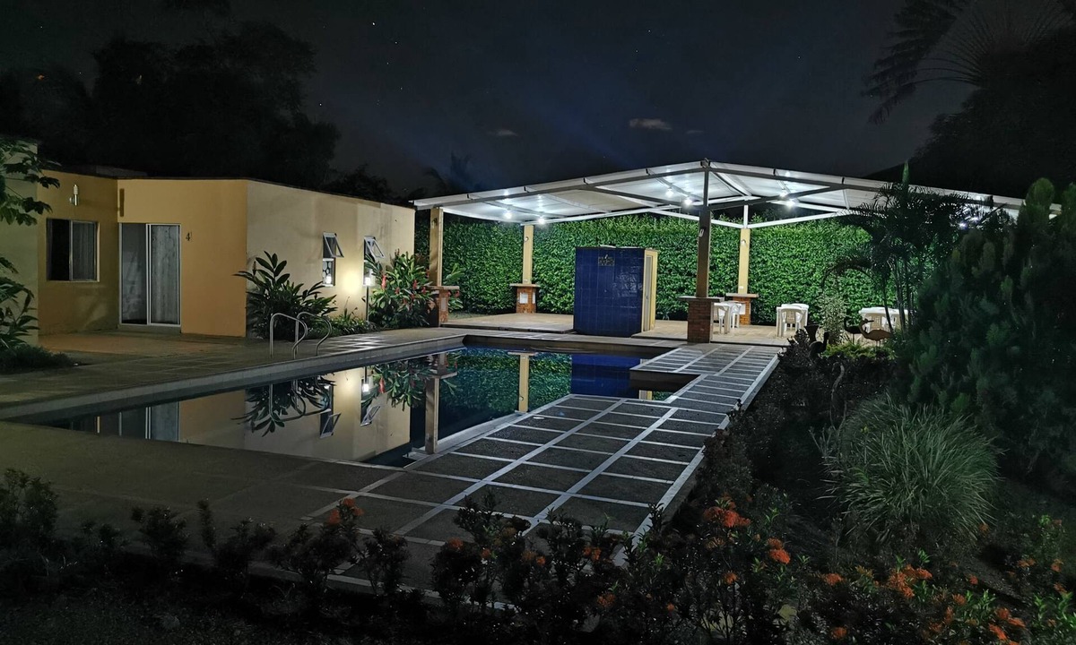 Apiay House | Finca La Pintora: Capacidad 24 personas, WIFI, a 5 minutos de Villavicencio.