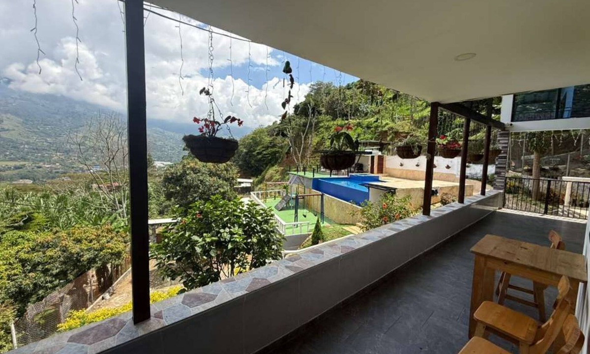 Copacabana House | Finca Los Laureles