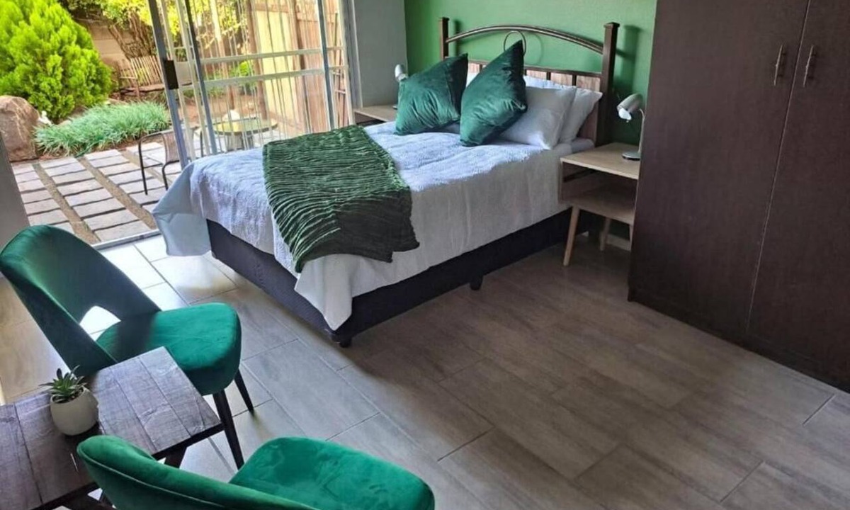 Fichardt Park House | Finch and Fern Guest house