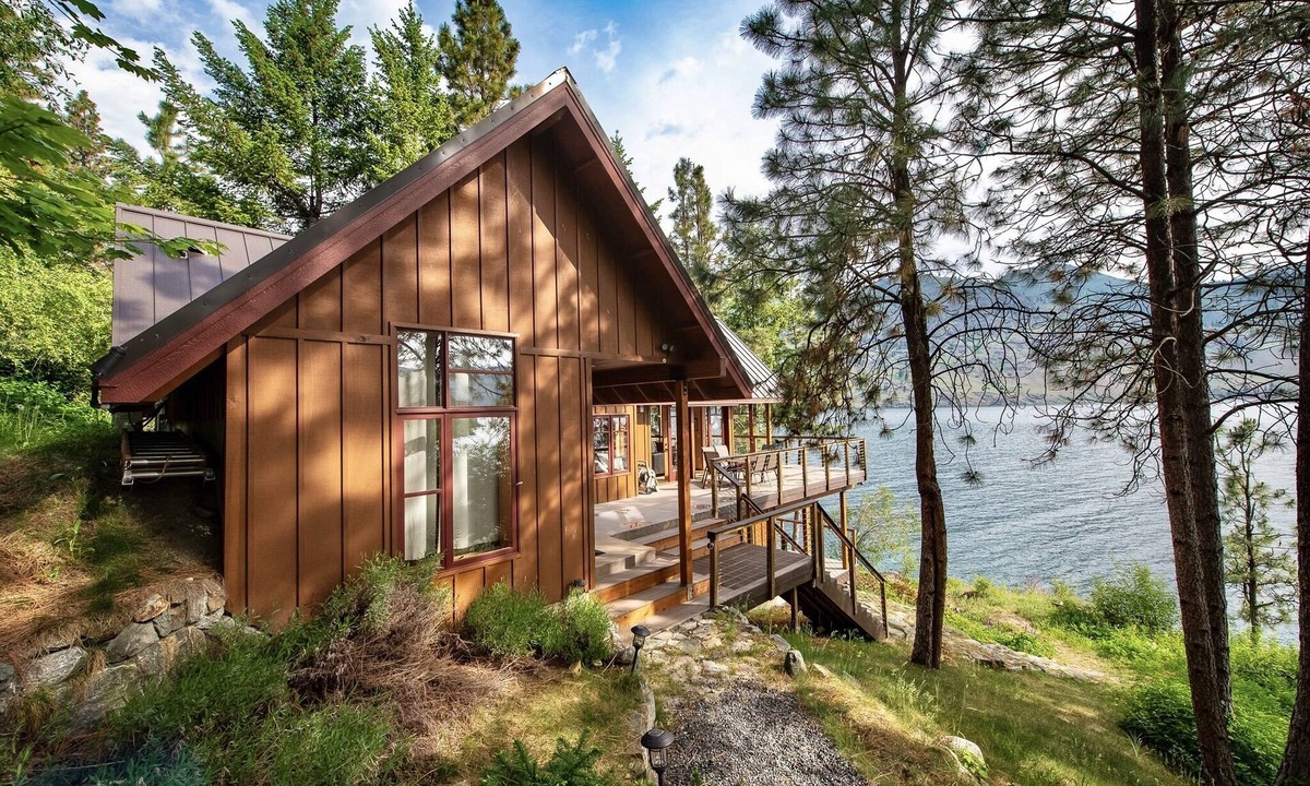 Chelan Cabin | Find serenity with a secluded lakefront cabin+EV Charger+Lake views+Lake Access
