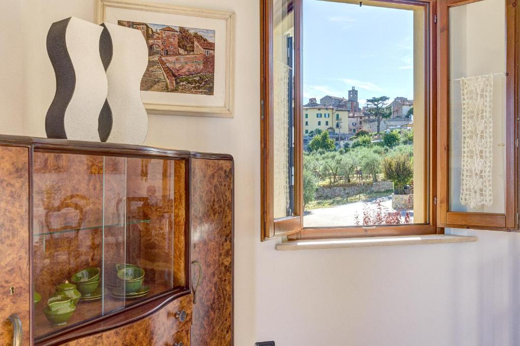 Lucignano Apartment | Finestra su Lucignano