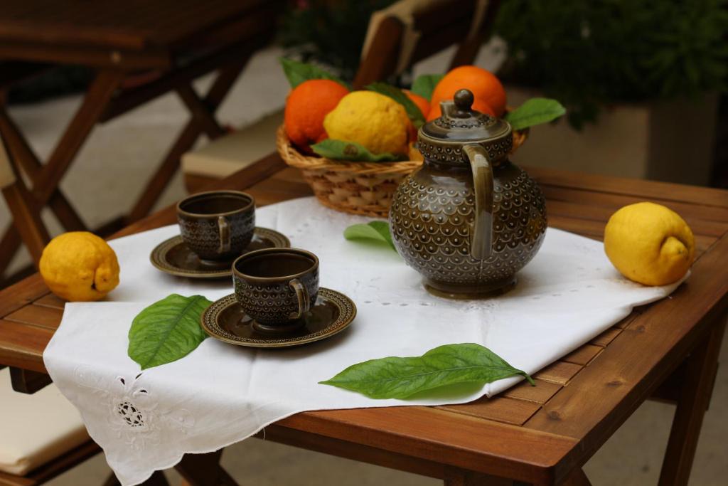 Province of Cagliari Bed & Breakfast | Fiori e Limoni