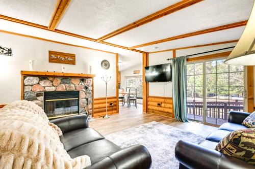 Krakow House | Fire Pit: Family-Friendly Cabin in Gillett!