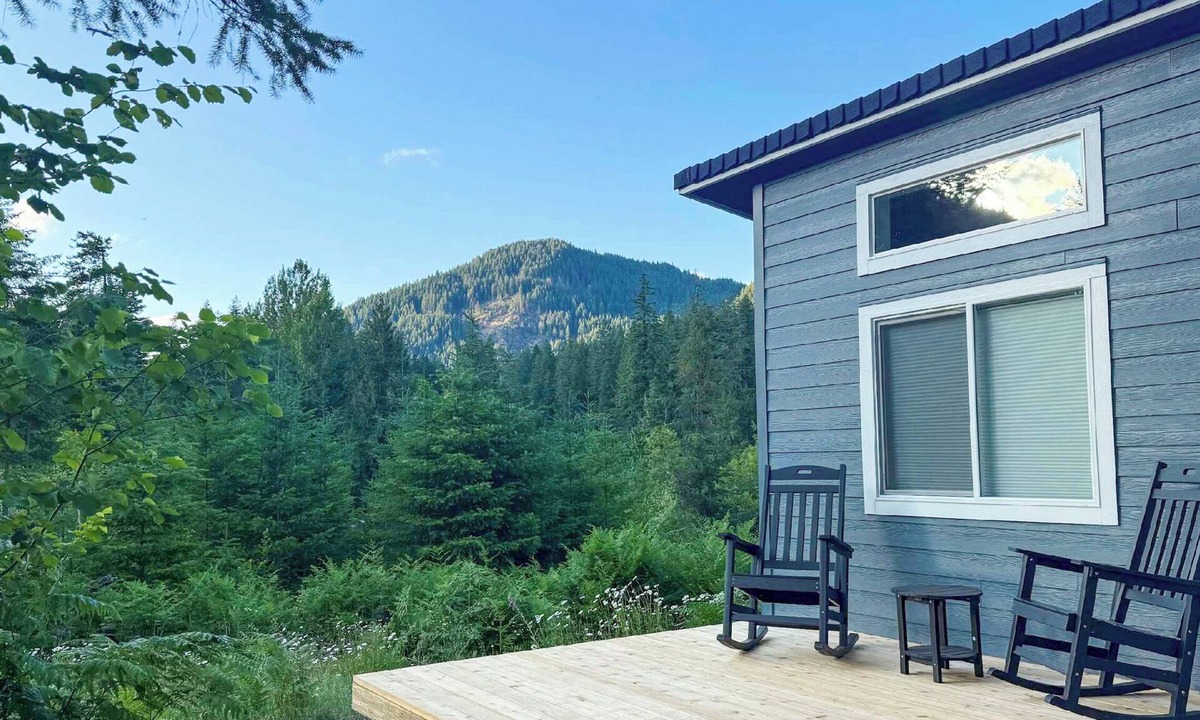 Carson Cottage | Fire Pit & Mtn Views! Cabin, Steps to Wind River