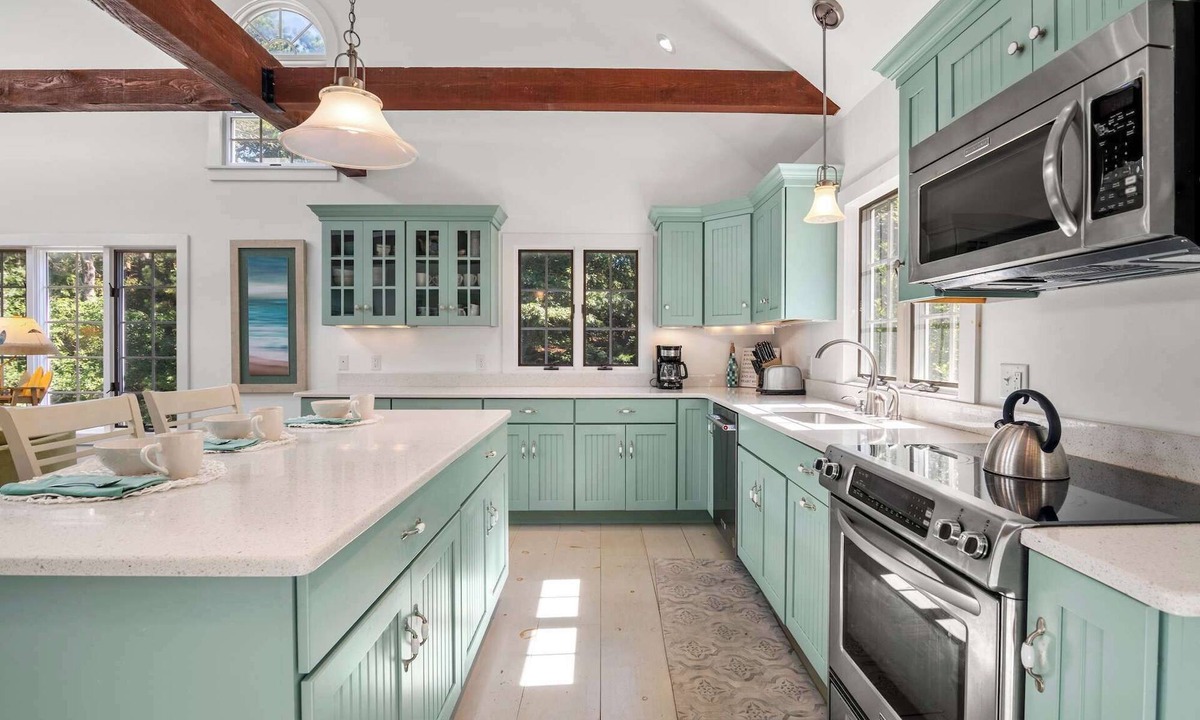 East Harwich House | Fire Pit, Sun Room, Central AC, and Games!