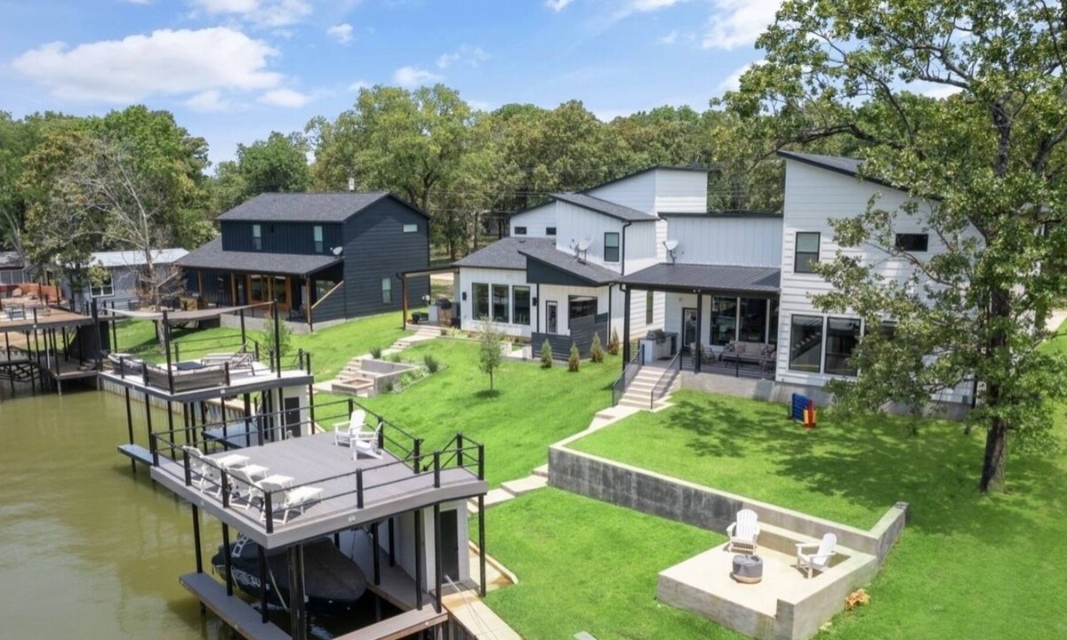 Enchanted Oaks House | Firefly On Cedar Creek Lake
