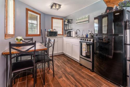 Marion House | Firepit, Boat Parking & Giant Tulip Poplar Tree