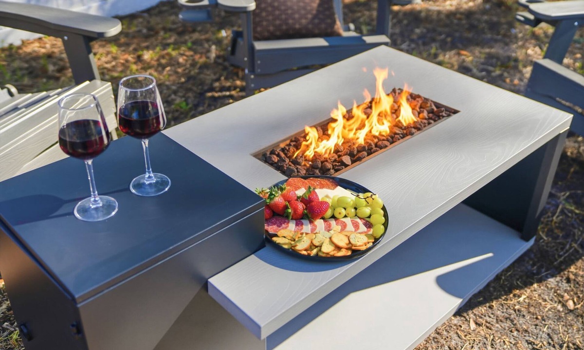 Riverside Heights House | Firepit, Outdoor Dining, BBQ + Fully Fenced Yard!