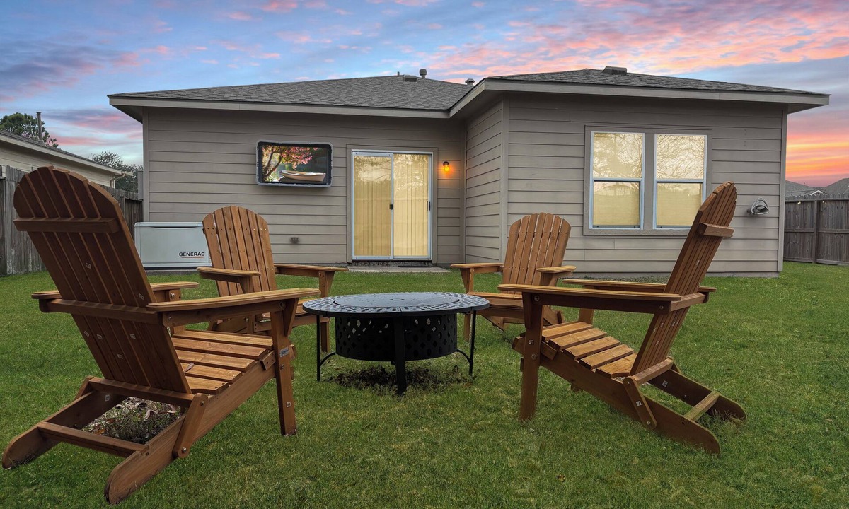Atascocita House | Firepit Retreat Near Downtown Houston & IAH - Sleeps 6