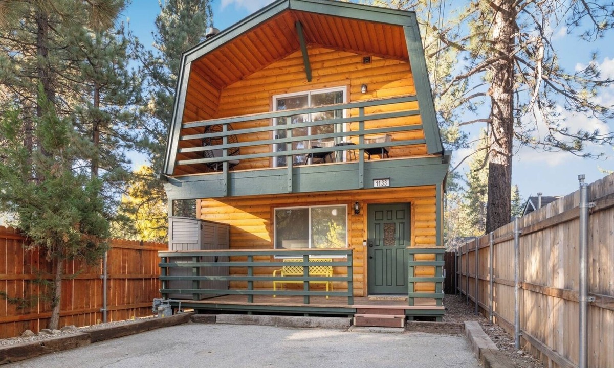 Big Bear Cabin | Fireplace, Fire pit, BBQ, 3bd, 2bath, near Oktoberfest