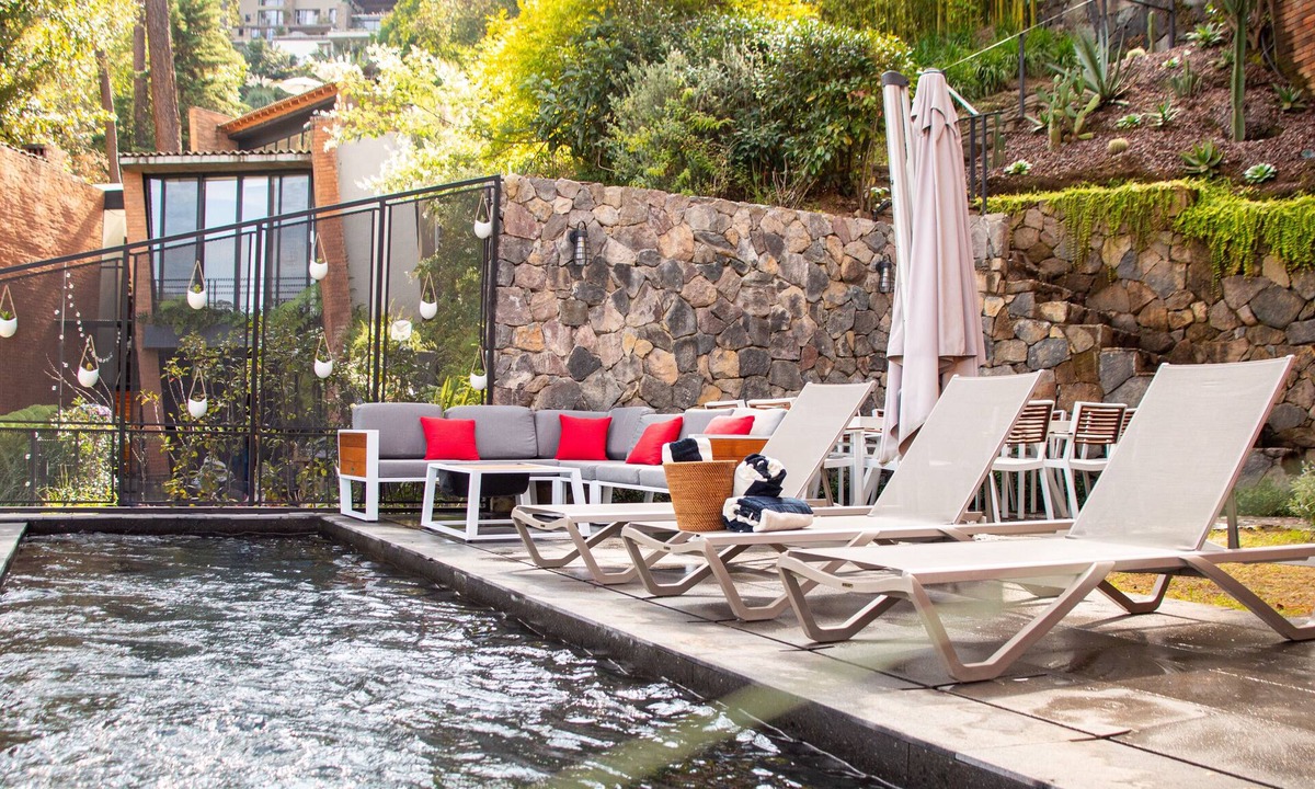 Valle de Bravo Villa | Fireplace, heated infinity pool and jacuzzi with lake views.