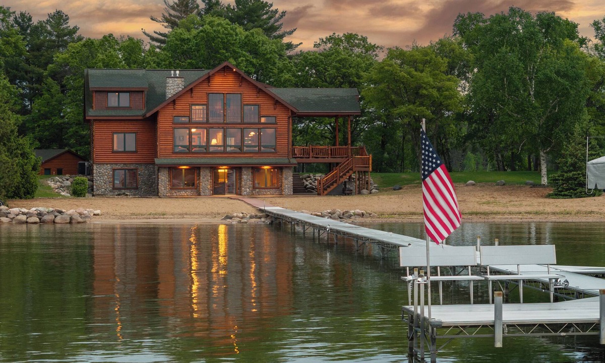 Merrifield Cabin | Fireplace, Pool Table, 8 Beds, Family Fun