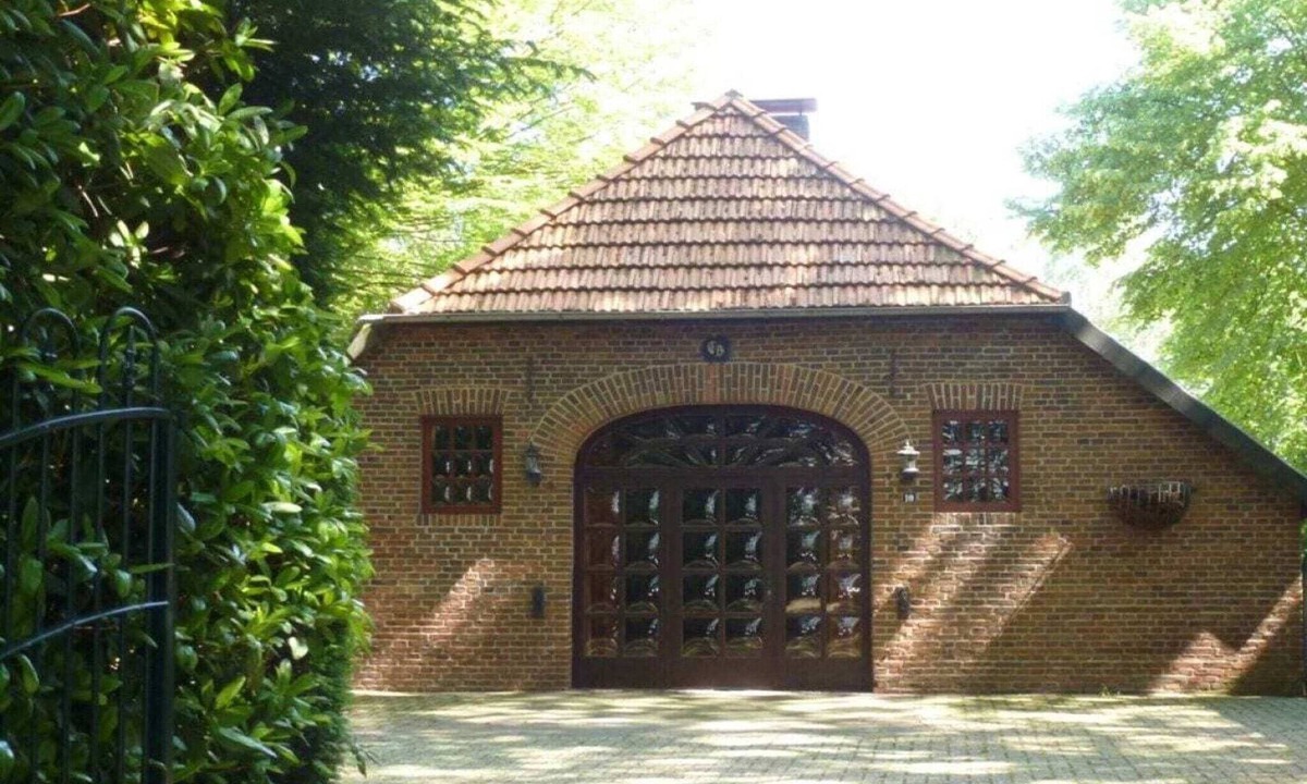Westerstede House | Fireplace room Comfortable holiday residence