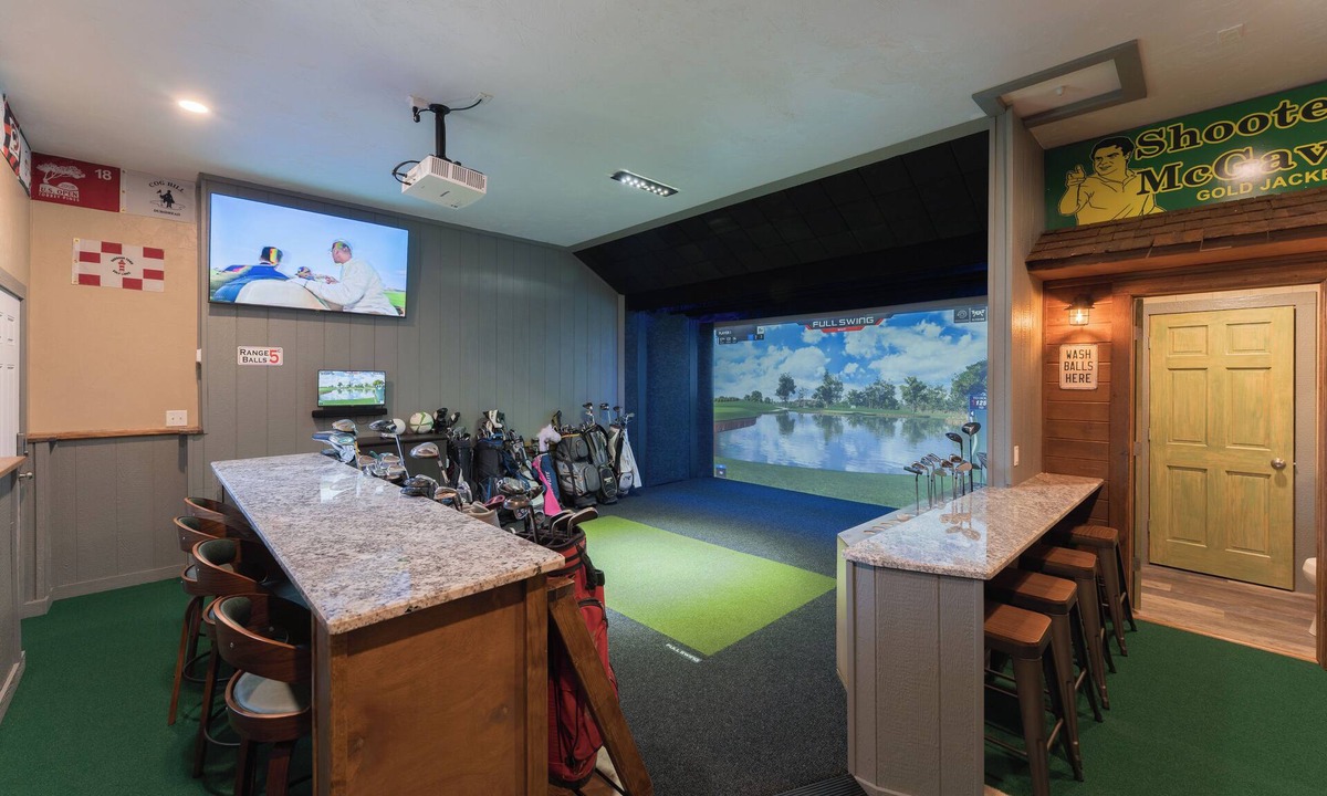Spring Brook House | First Class "FORE"- 11 Bed - Sleeps 21 - Full Swing Golf Simulator-Putting Green