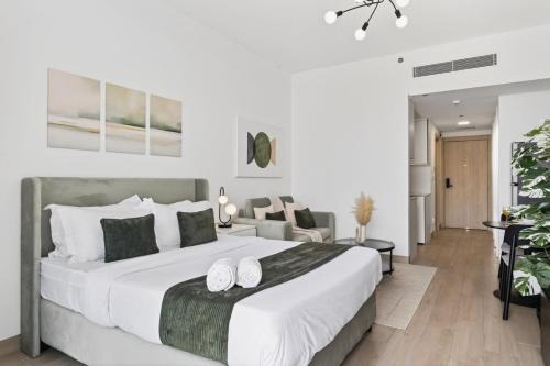Jumeirah Village Circle Apartment | FIRST CLASS Studio Urban Luxe Getaway