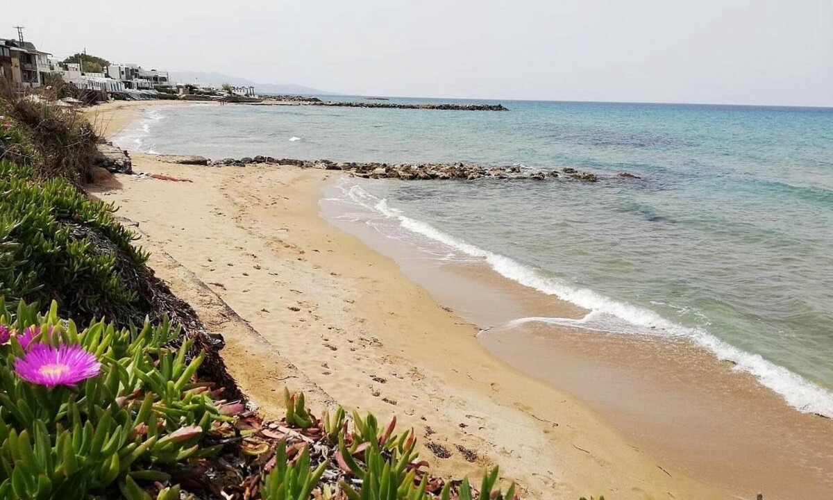 Kokkini Chani Apartment | First Floor Apartment with A/C, Balcony & Sea View - 100 meters from the Beach in Kokkini Hani!