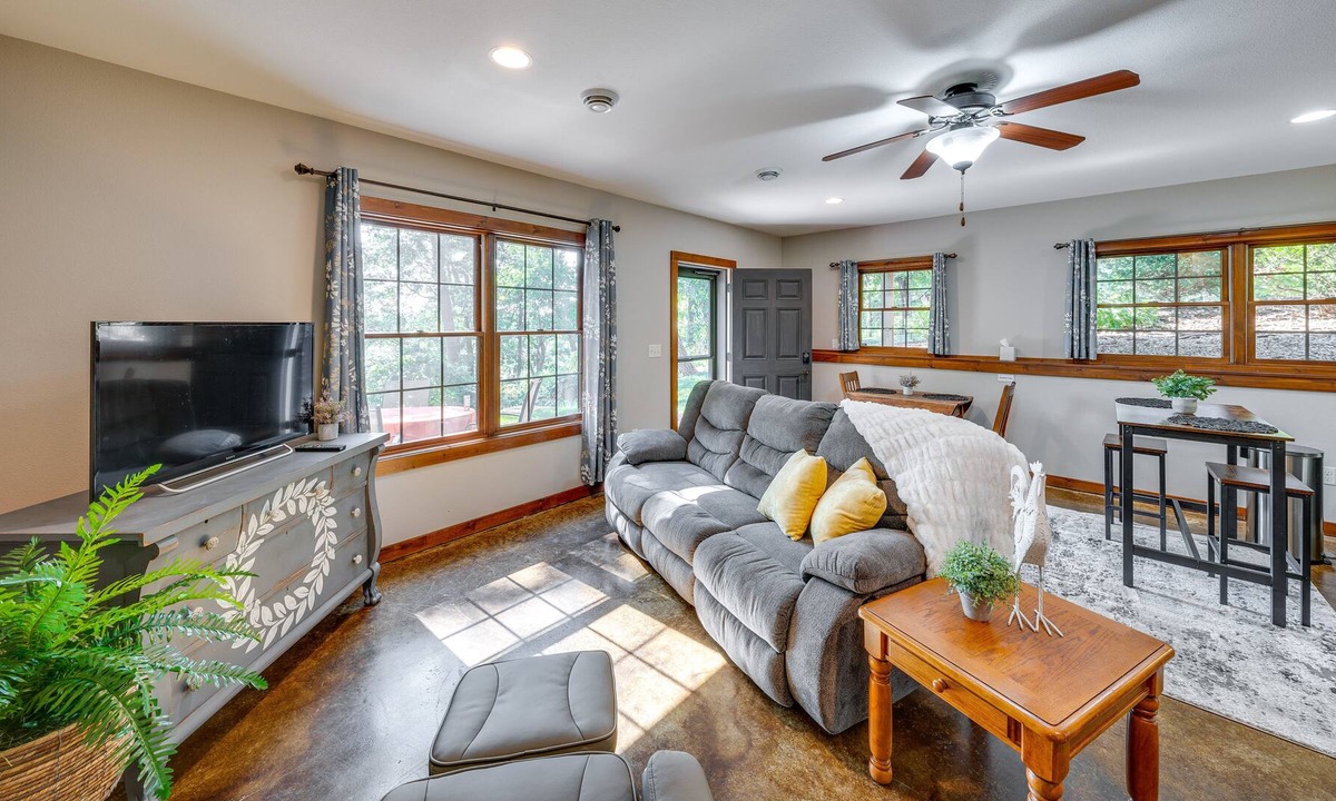 Belleville Apartment | First-Floor Belleville Apartment with Patio!