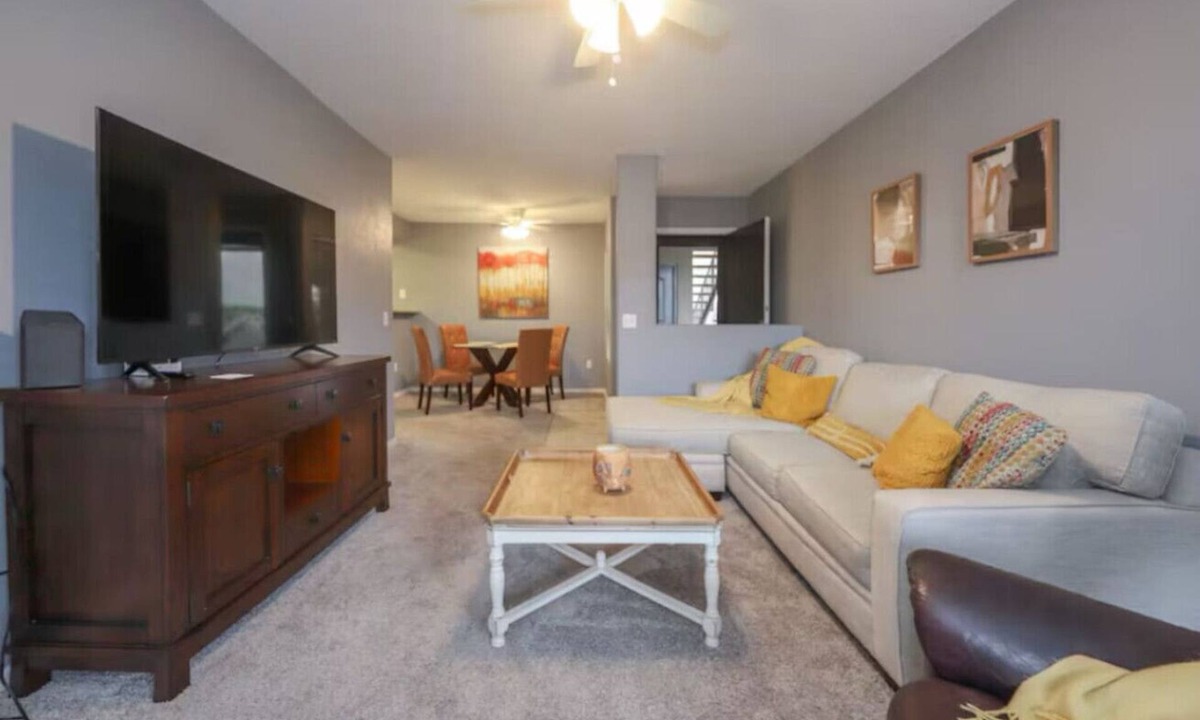 Tucson Apartment | First Floor Condo at Ventana Canyon, heated pool