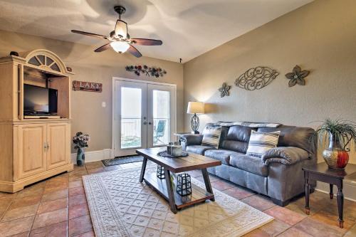 Canyon Lake Apartment | First-Floor Condo with Balcony on Canyon Lake