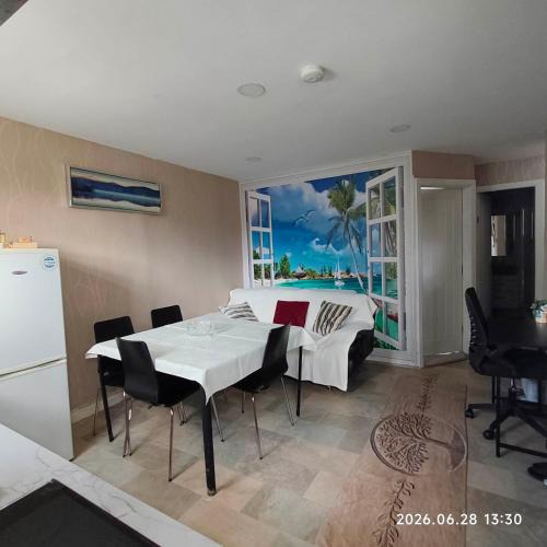 Belle Vue Apartment | First Floor Flat in Hyde Road Manchester