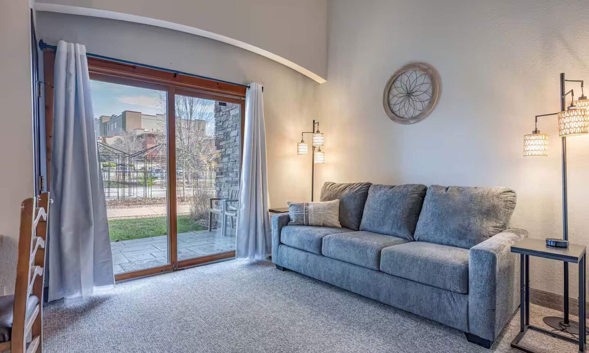 Wisconsin Dells Apartment | First Floor Room - Pet Friendly!