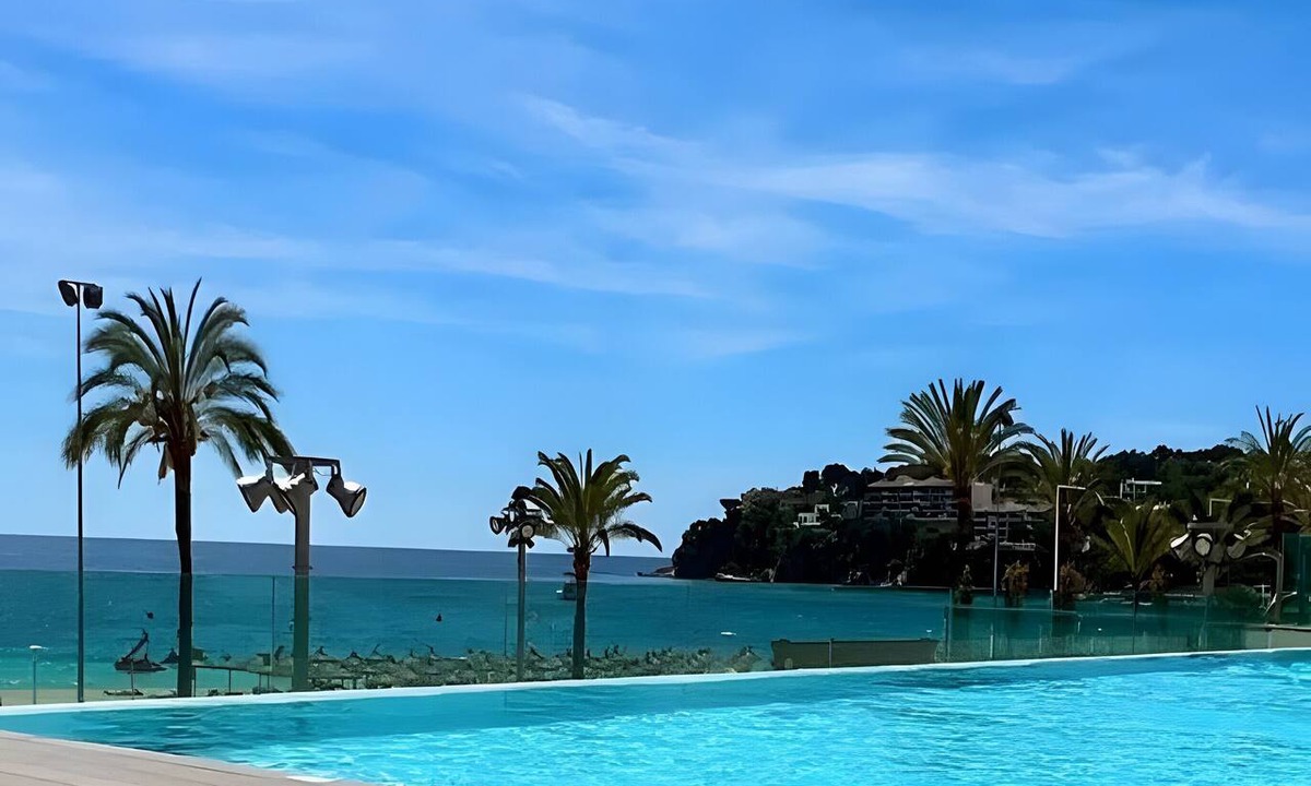 Calvia Apartment | First Line Mediterranean Apartment with Sea Views, Wi-Fi and Air Conditioning