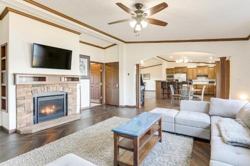 Buffalo House | Fish & Relax Fireside: Mink Lake Retreat!