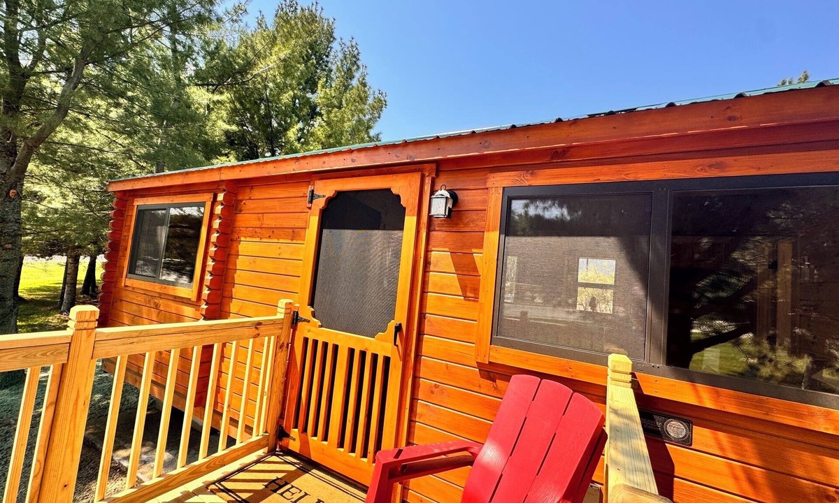 Ely Cabin | Fishdance Cabin, a Charming 2-bedroom cabin with AC, WiFi in brilliant Ely