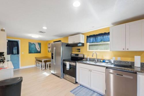 Crystal River House | Fisherman Paradise Water Views and Kayaks