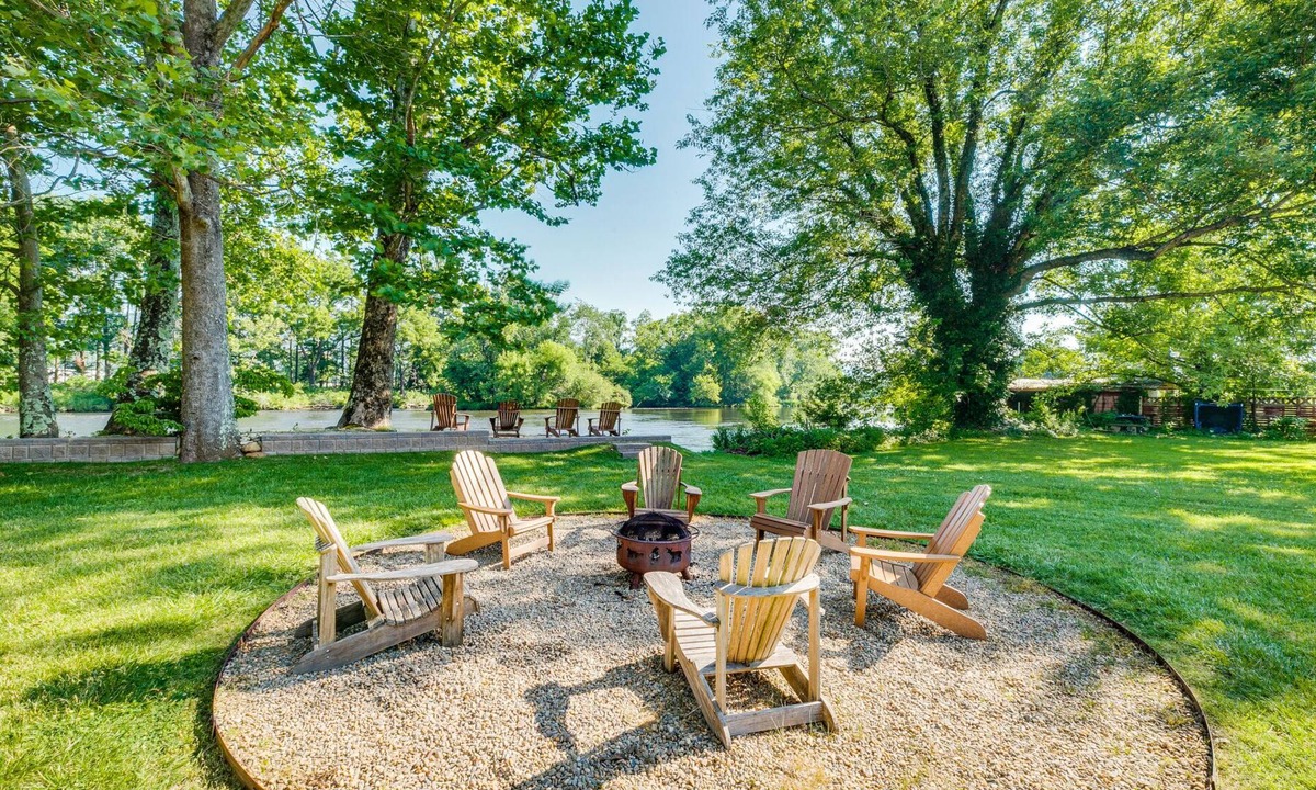 Elizabethton House | Fisherman's Dream! Directly on the beautiful Watauga River! Walk in access!