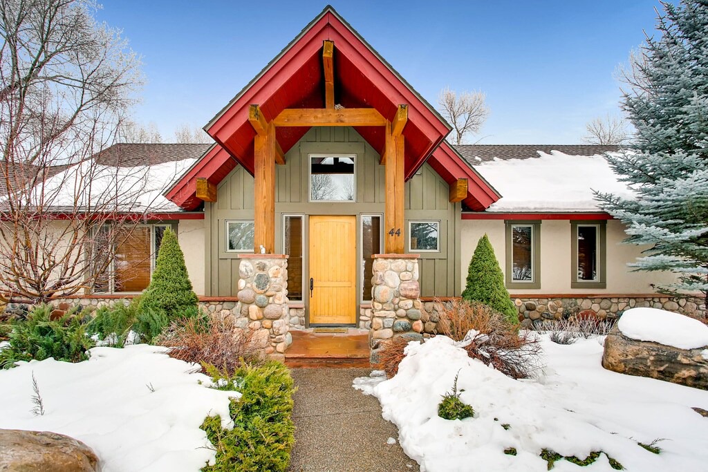 Eagle House | Fisherman's Paradise on Eagle River – 10 Minutes from Eagle Airport