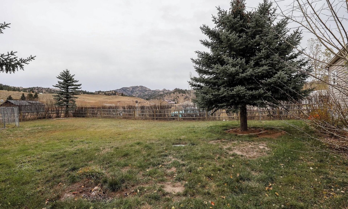 Cascade House | Fishing Eddys- Main House w/Guest House on Missouri River