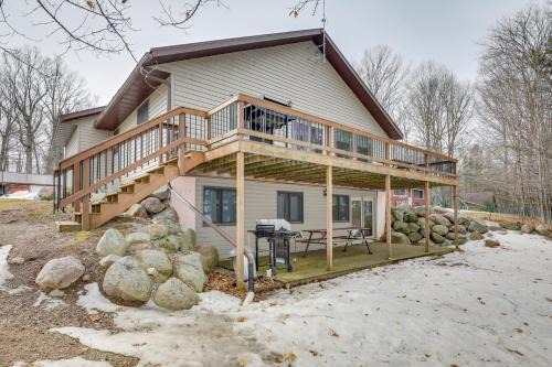 Ainsworth House | Fishing Paradise: Lakefront Duplex in Northwoods