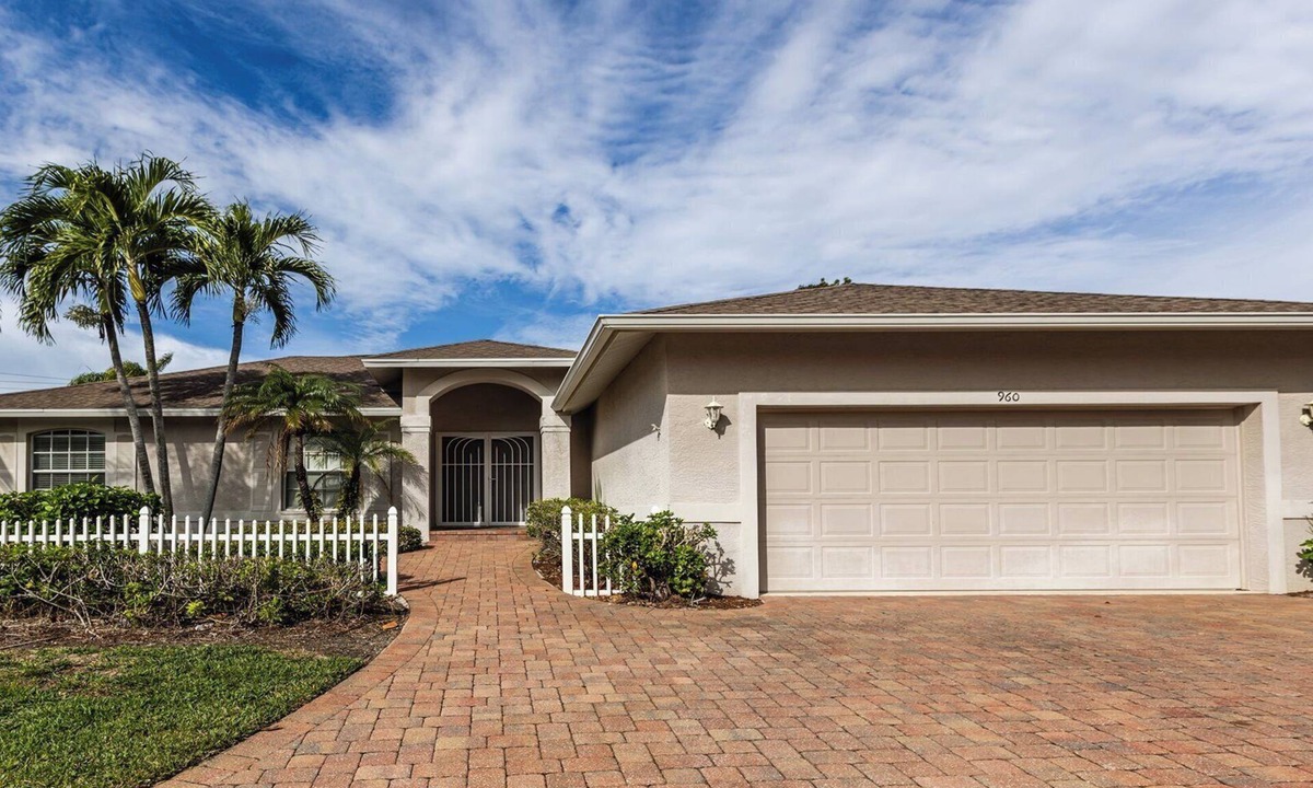 Marco Island House | Five bedrooms with beach access.