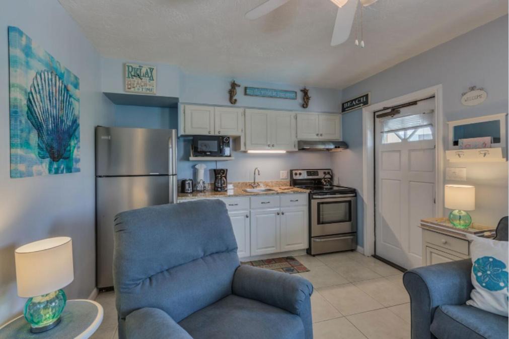Bay Esplanade House | Five Palms Suite 207 - Daily - Weekly - Monthly